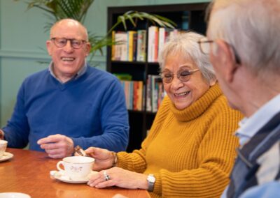 Vrijwillige gastheer en -vrouw voor koffiemoment Bakkie doen